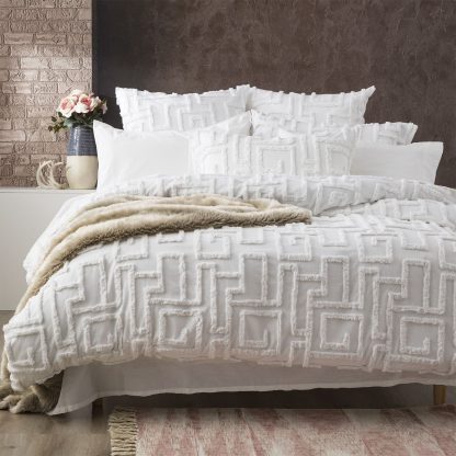 renee-taylor-riley-vintage-wash-cotton-chenille-tufted-quilt-cover-set-white