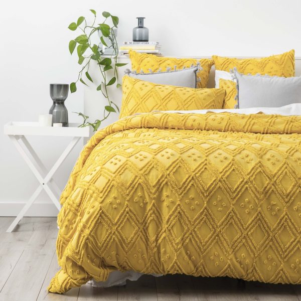 park-avenue-medallion-misted-yellow-quilt-cover-set