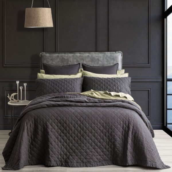 cavallo-linen-quilted-coverlet-magnet